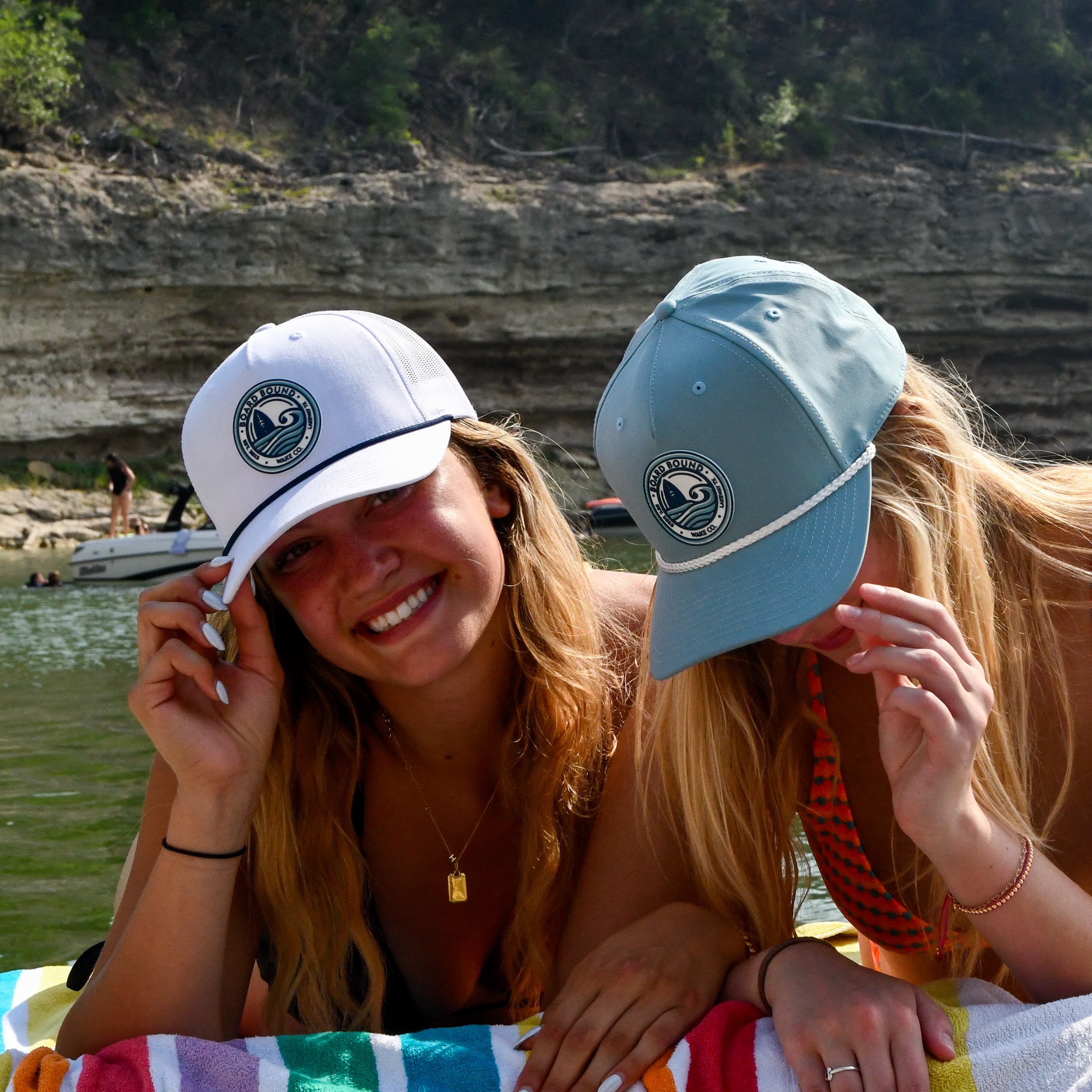 WHITE & BLUE BOARD BOUND HAT